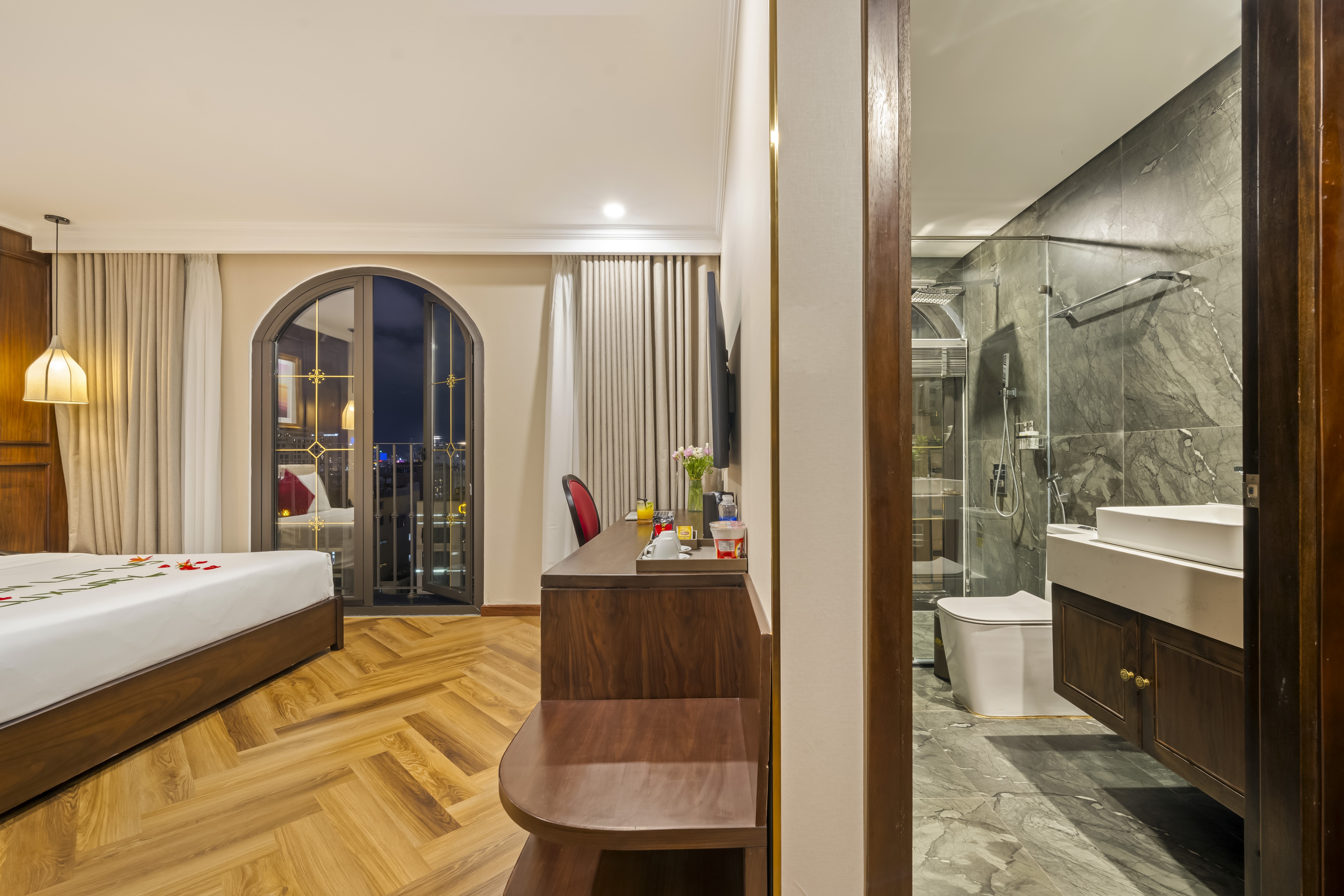 Golden Lotus Luxury Hotel