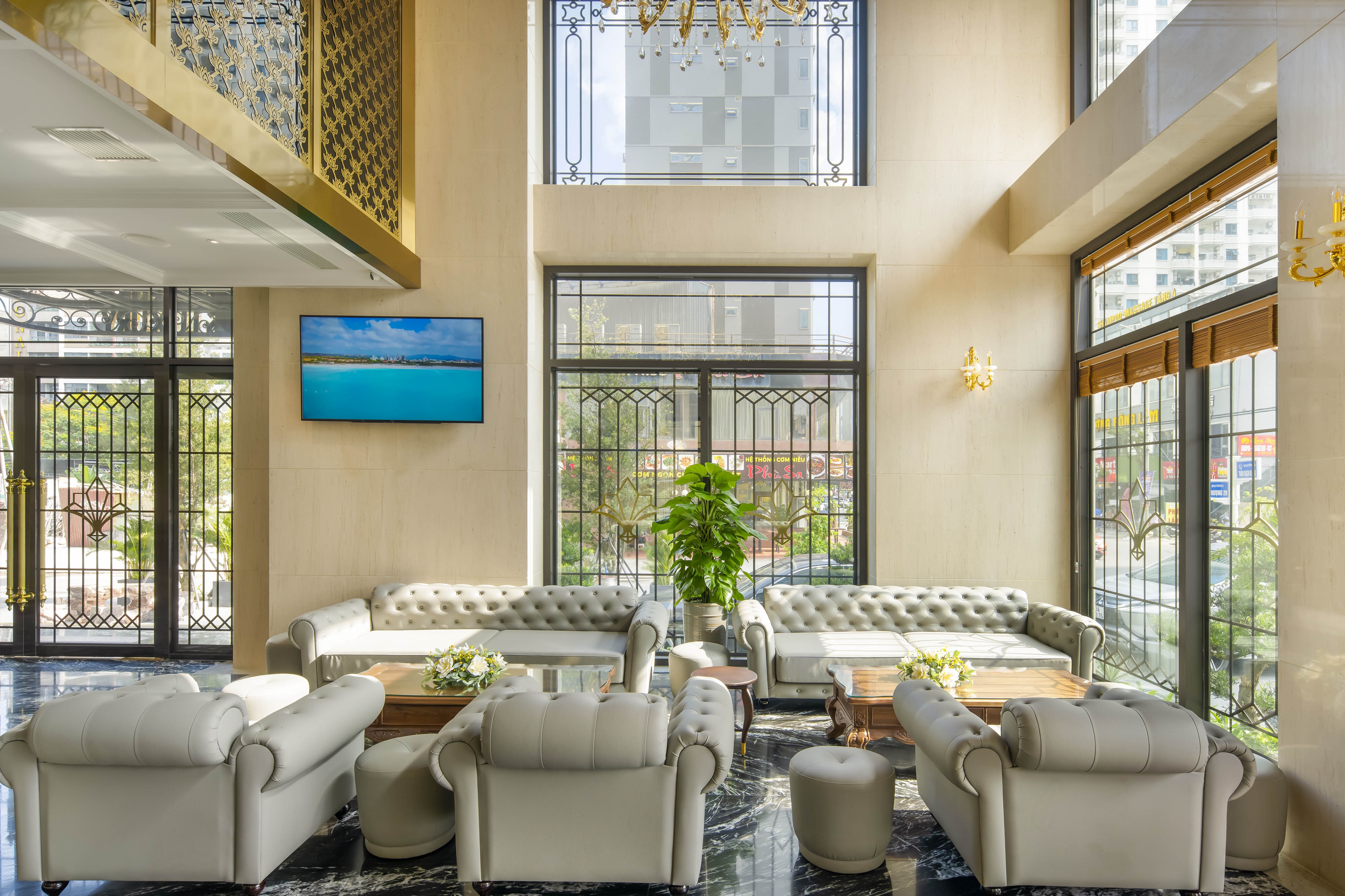 Golden Lotus Luxury Hotel